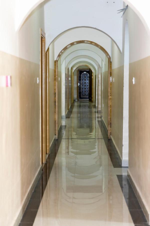 Arabian Sands Hotel فندق الرمال العربية Haima Bagian luar foto
