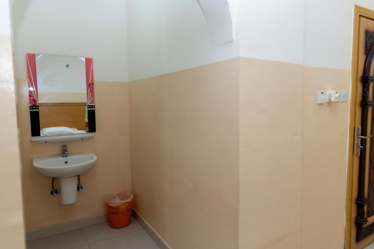 Arabian Sands Hotel فندق الرمال العربية Haima Bagian luar foto