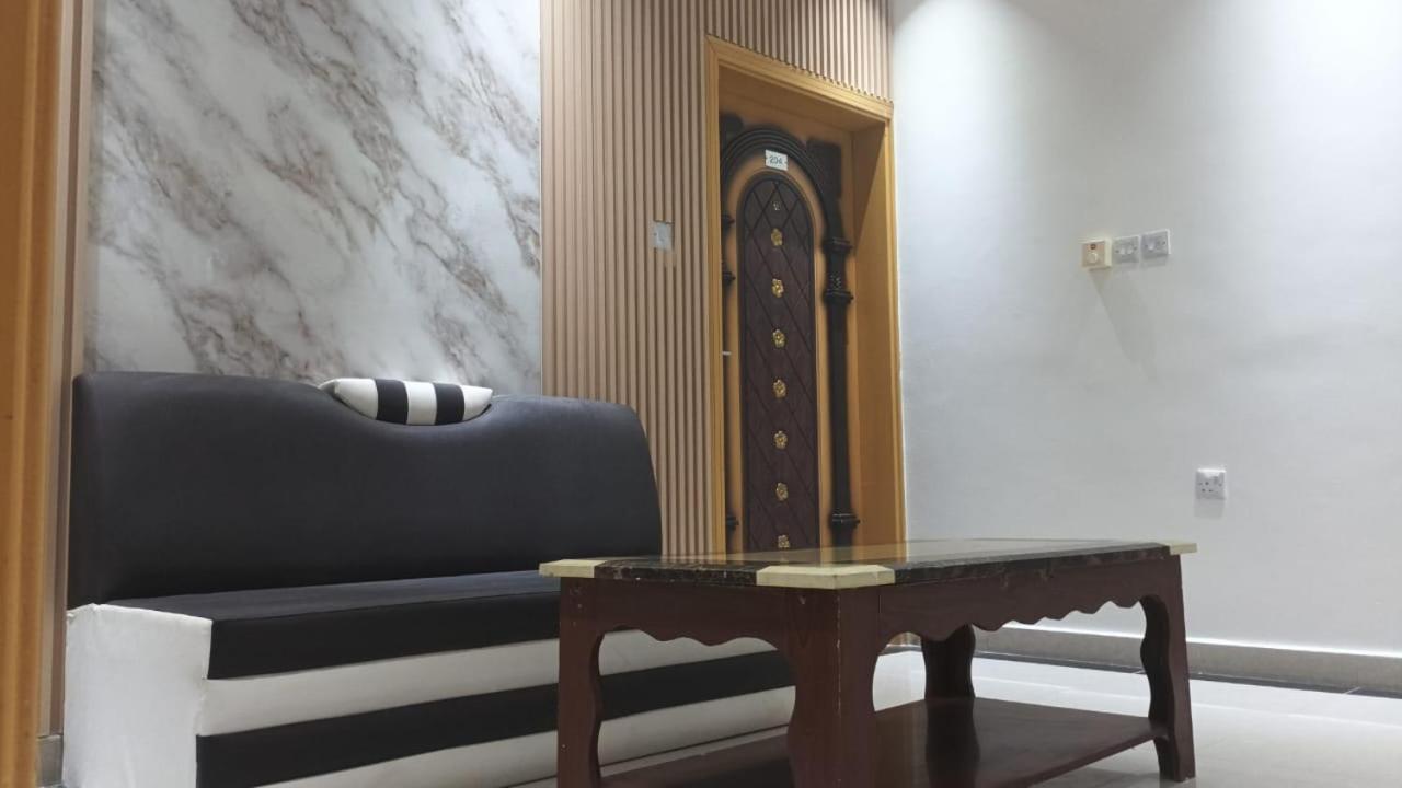Arabian Sands Hotel فندق الرمال العربية Haima Bagian luar foto
